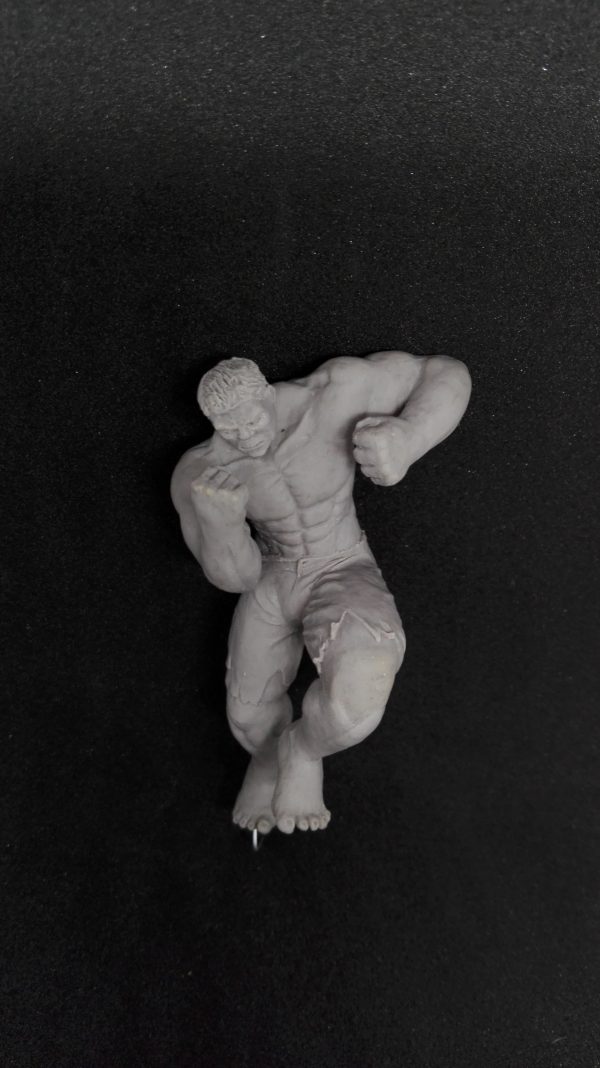 Escultura en miniatura del superhéroe Hulk