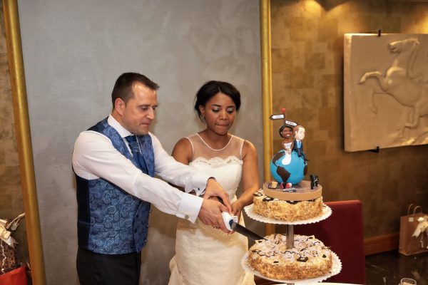 Foto de la tarta de boda con la figura personalizada