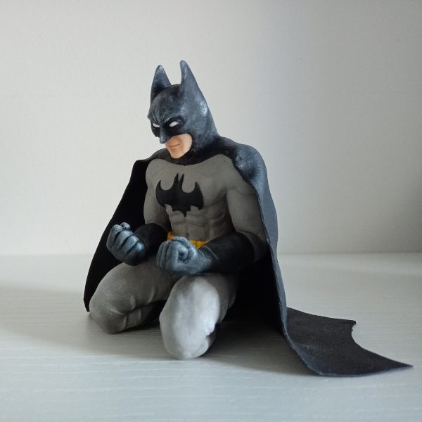 figura Batman arrodillado arcilla polimerica