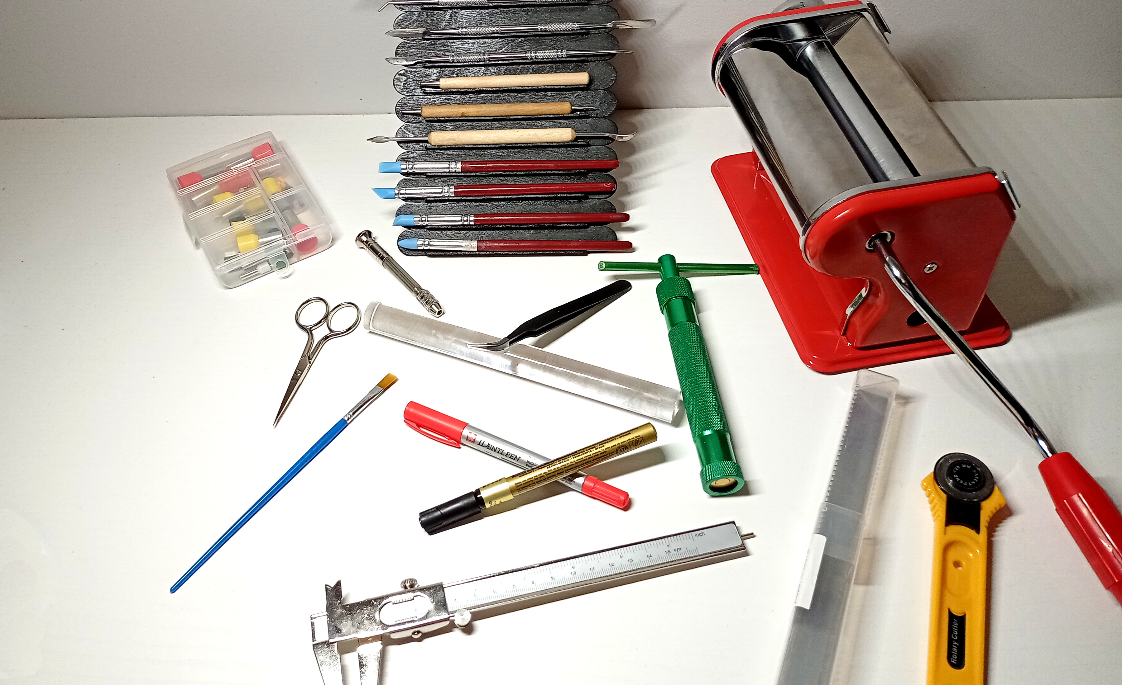 Qué cortadores o herramientas de corte uso con arcilla polimérica?